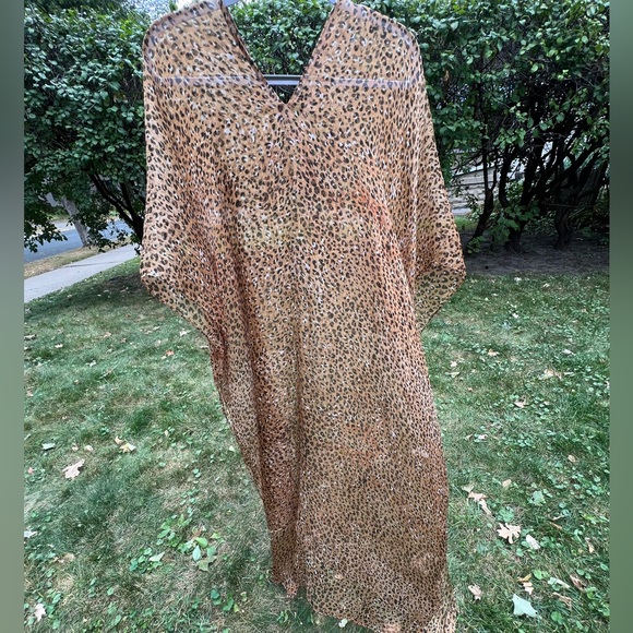 🐆⛱️👙V-Neck Sheer Maxi Leopard Print Swimsuit Cover Up / Poncho / Beach & Pool - Picture 15 of 17